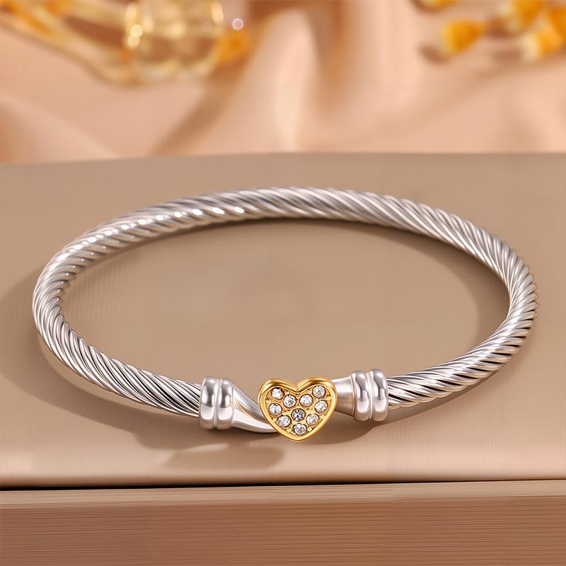 European and American Non-fading Heart-shaped Horseshoe Open Bracelet for Women