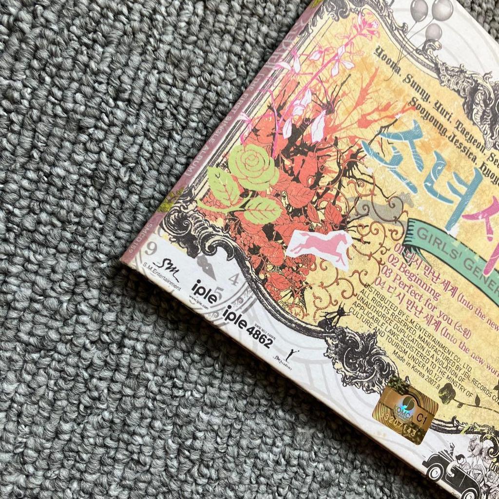 [USED] Girls' Generation Single CD Korean Version Into the New World