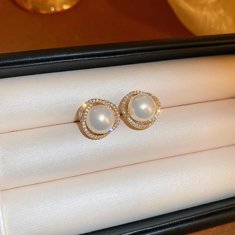 Silver needle zircon butterfly pearl earrings niche design light luxury stud earrings French high-end retro earrings wholesale