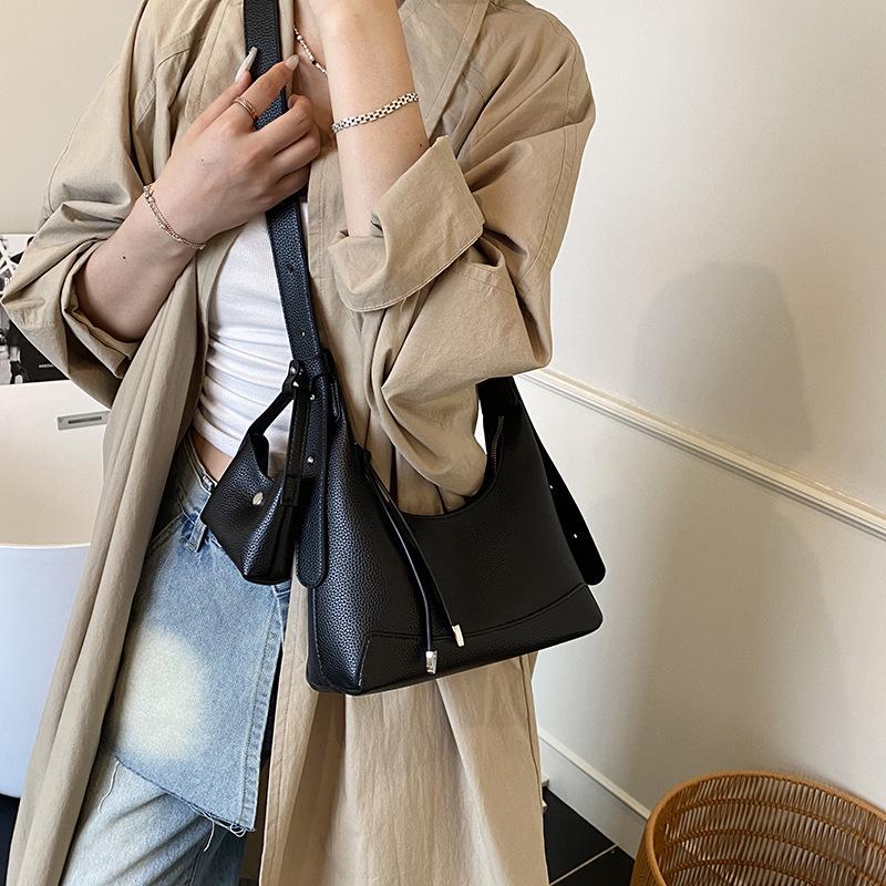 Retro high-end underarm commuter bag women's 2025 new simple wide shoulder strap one-shoulder crossbody bag free coin purse