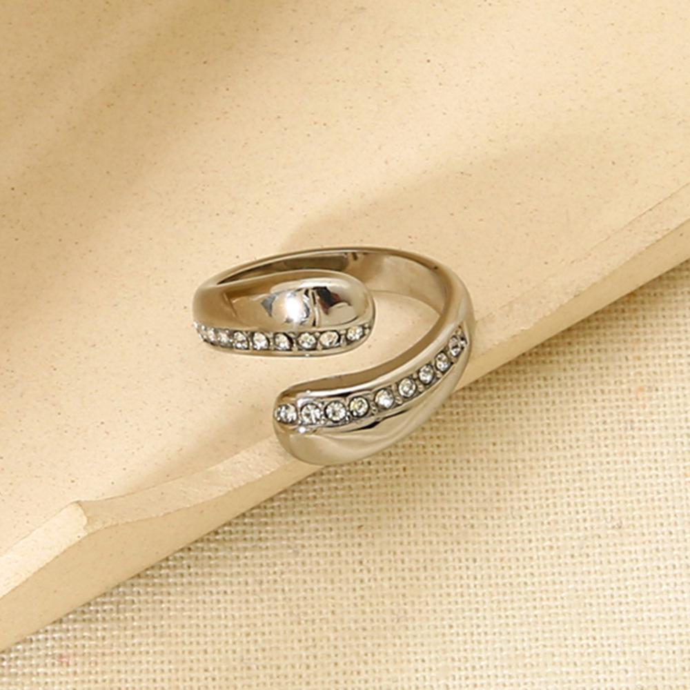 Pierścionek ze stali nierdzewnej platerowany 18-karatowym złotem w kształcie łezki z diamentami, wodoodporny i nie zmieniający koloru