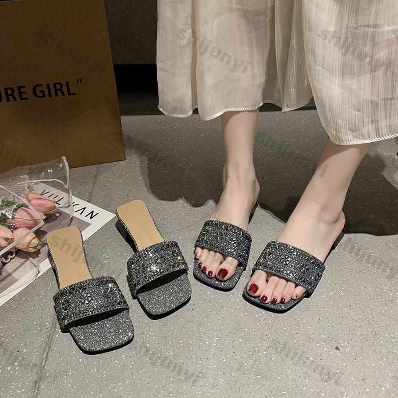 Fashion Women Shoes 2025 New Summer Fashion Non Slip Rhinestone Slippers Outdoor Height Increase Dress Style Women Medium Heel Sandals