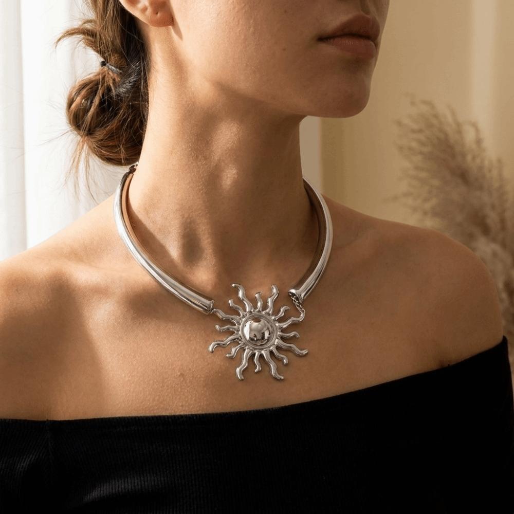 Minimalist Design Statement Collar Necklace Exaggerated Clavicle Chain Sun Pendant Choker  Summer