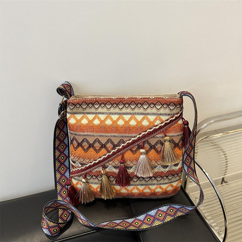 

Сумка через плечо в этническом стиле, модная, легкая, роскошная, вместительная, с кисточками, на одно плечо, женская, маленькая, квадратная сумка оранжевый