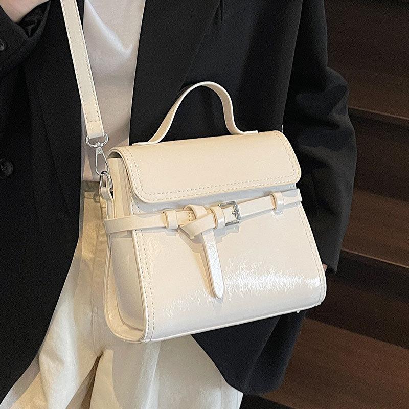 Spring and Summer New Niche Retro High-end Oil Wax Leather Portable Small Square Bag Fashionable Commuting Versatile Foreign Style Messenger Bag