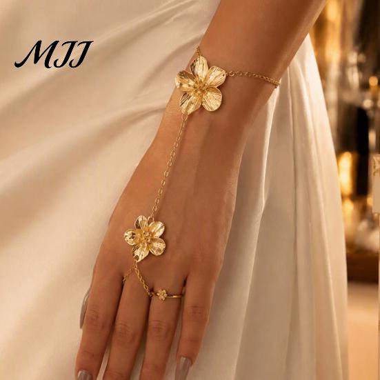Fashionable Flower Link Bracelet Gold Hand Chain with Finger Ring for Sophisticated Banquet Accessories Women, Hibiscus Flowers O Bracelet,