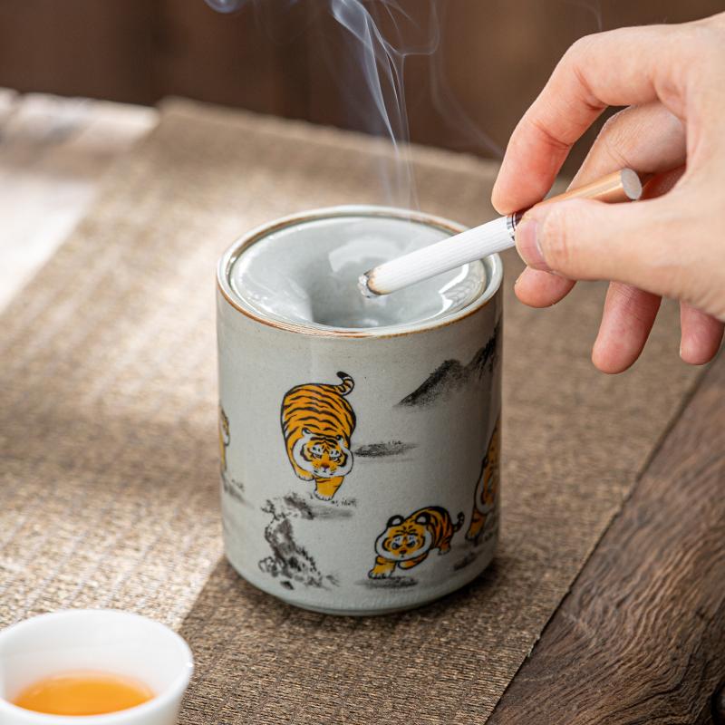 ashtray anti-odor and anti-smoke ashtray Creative home living room anti fly ash smoke smell covered office Ceramic ashtray