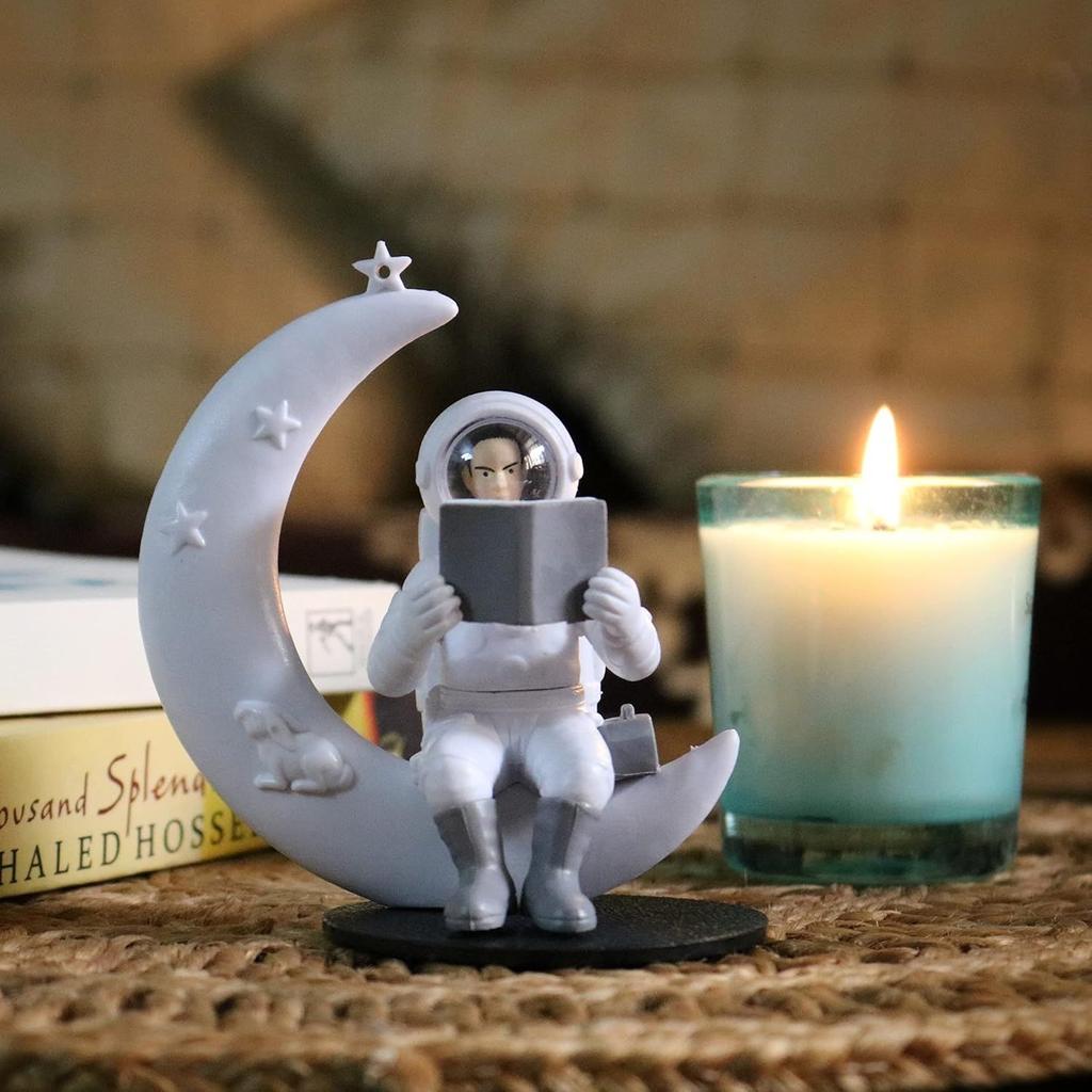 Cute Outer Space Astronaut Figurine Action Figure Toys Statue for Showpiece Home Living Room Decor Office Desktop Decoration Car Dashboard