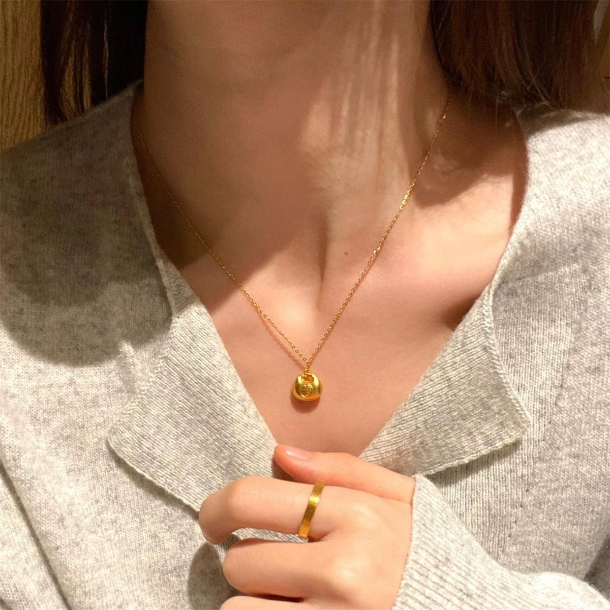 

Темпераментное золотое ожерелье Женское Легкая роскошь Нишевый дизайн Цепочка на ключицу Цепочка на шею Аксессуары Высокий стиль