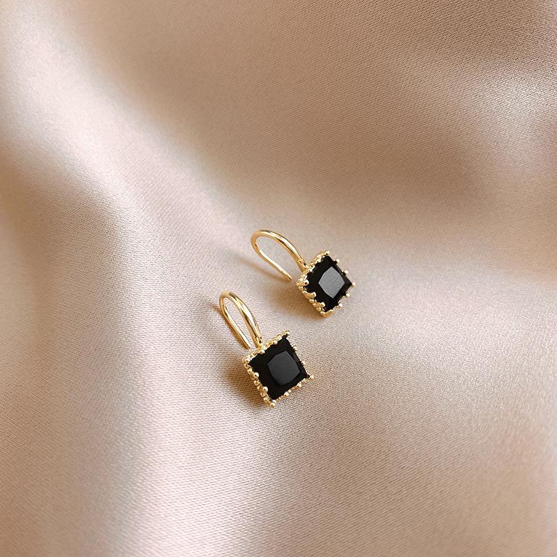 

Obega Square Crystal Stone Earrings Copper Material in Gold Plated Clear Black Crystal Stone Fish Hook Earring Women Hot Jewelry чёрный