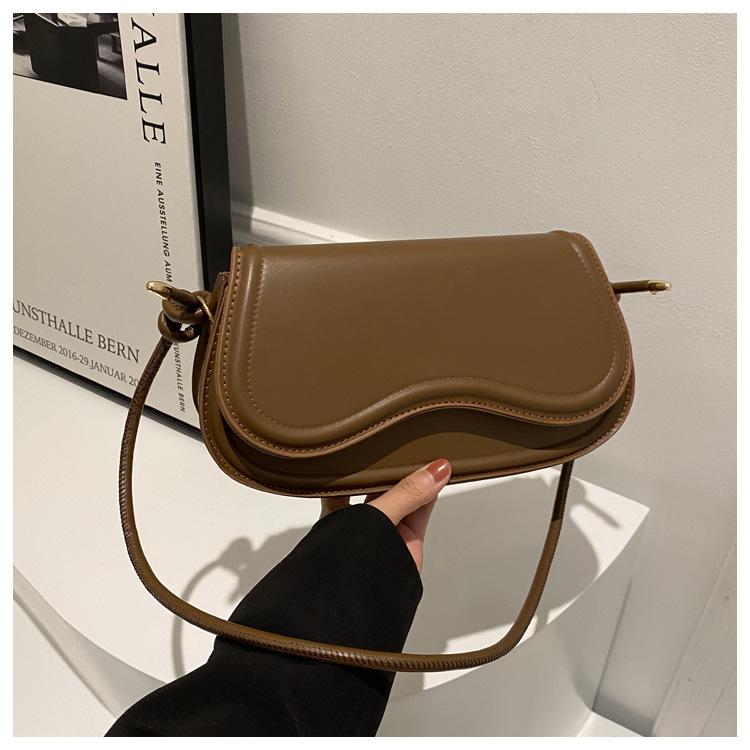 

Популярная в этом году однотонная корейская версия сумки через плечо для женщин 2024 года, зимняя новая универсальная сумка через плечо, темпераментная женская сумка темно-коричневого