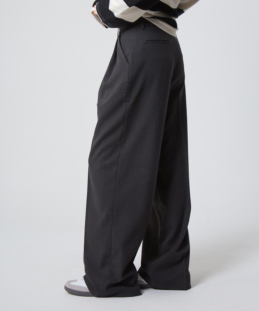 UNKNOWN PLANET Double-Pleat Wide Slacks Charcoal