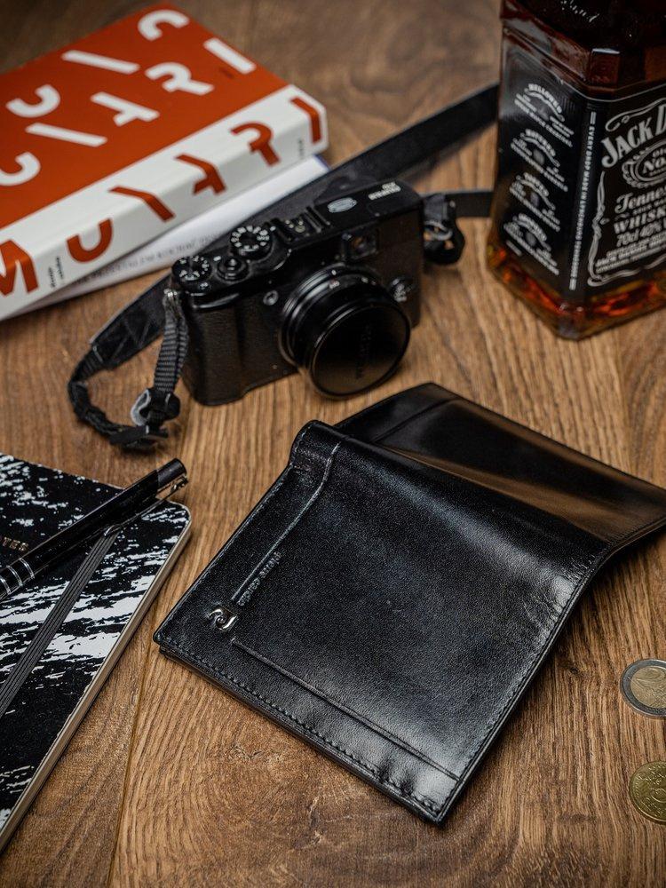 A Vertical, Elegant Men's Wallet Made of High-quality Genuine Leather with RFID Technology - Pierre Cardin