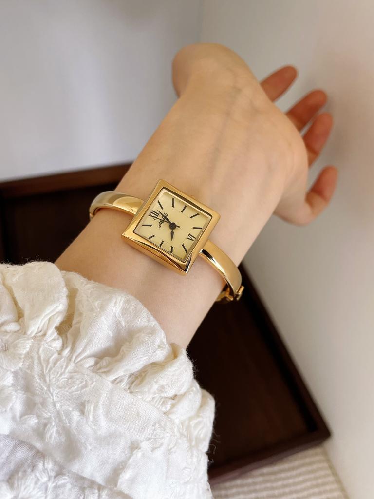 Ceas Nou de Lux Calitate Superioară Stil Brățară Pătrată Temperament Auriu Modă Cuarț Accesorii Ceas Damă Cadou