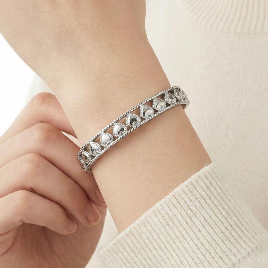 Exquisite European and American Gold-Plated Titanium Steel Women's Bracelet