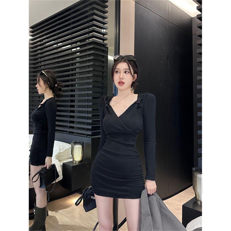 Stylish and sexy Spice Girls V-neck Black Dress Women's Spring New Slim Fit Stacked Skinny Buttocks Short Skirt