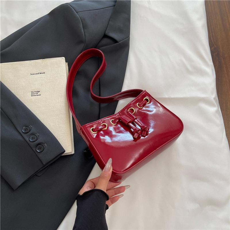 Fashion niche handbag women's 2025 new simple fashion underarm bag shoulder bucket small square bag