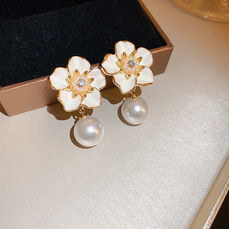 Vintage Metal Pearl Flower Drop Earrings for Women Exquisite Brown Drip Oil Irregular Petal Temperament Earrings Wedding Zircon