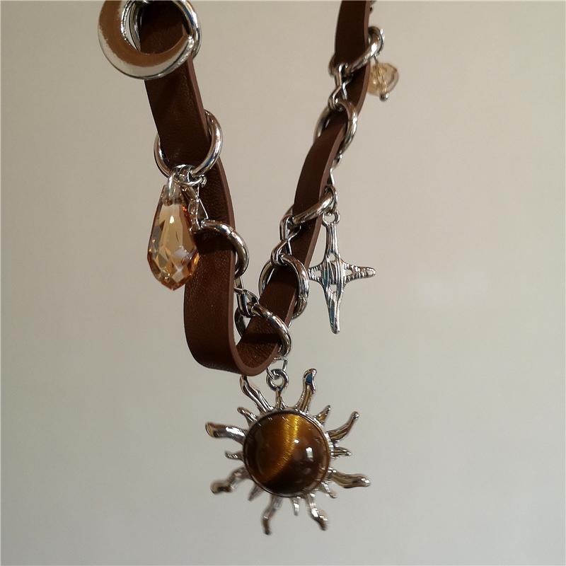 Vintage Leather Brown Stone Sun Pendant Beaded Choker Clavicle Chain Necklace For Women Unique Y2K Personalized Grunge Jewelry