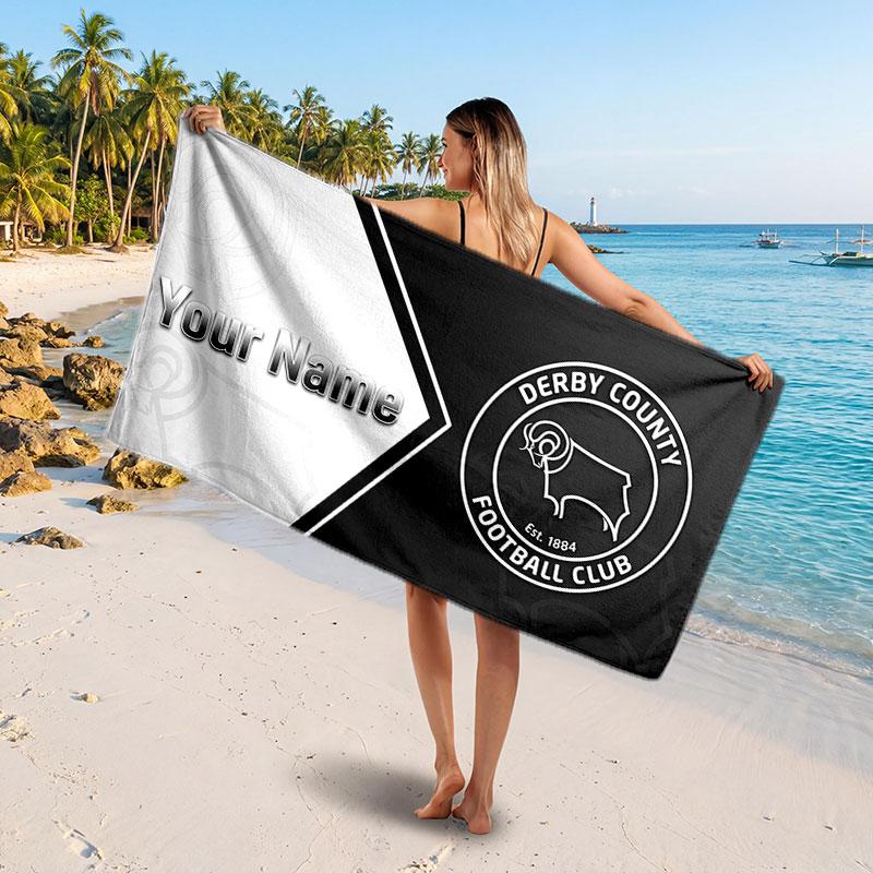 Derby County Niestandardowy Ręcznik Plażowy, Personalizowany Nadruk Imienia Tekstem, Miękki Szybkoschnący Ręcznik z Logo Piłkarskim, Prezent na Wakacje