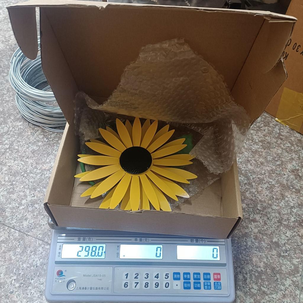 Outdoor Garden Rotating Metal Windmill Iron Patio Villa Lawn Sunflower Decoration Plug-in Ornaments