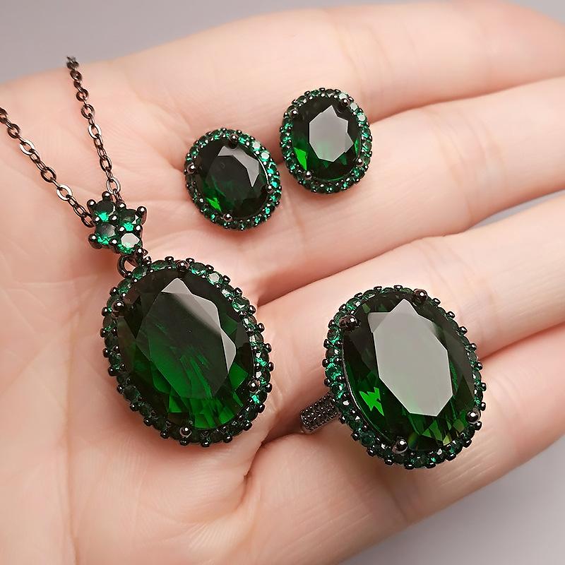 

Dark Red Corundum Jewelry Three-Piece Set, Black Gold High-End Green Stone Pendant Necklace, Colorful Blue Diamond Stud Earrings.
