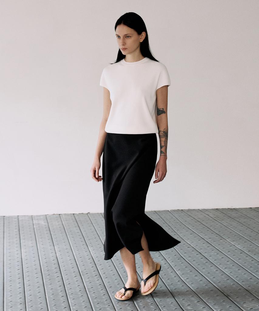 Aesmoeo Selina Slit Banding Skirt (Black)