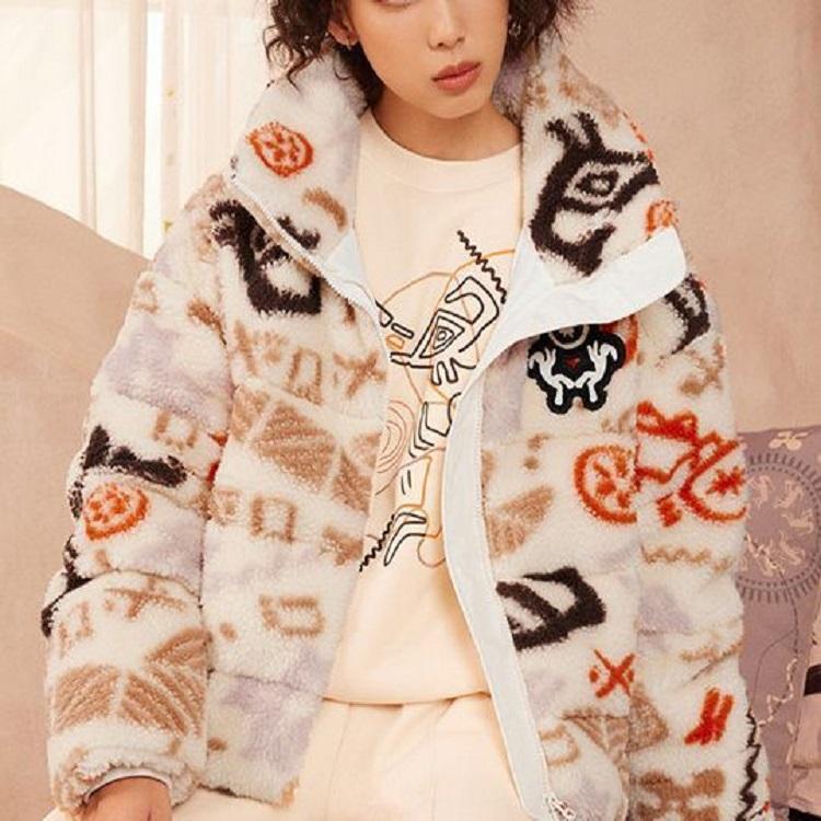 Li Ning Sports Trend Series All Over Pattern Embroidered Stand Collar Long Sleeve Down Jacket Women Outerwear Off-White AYMS090-3