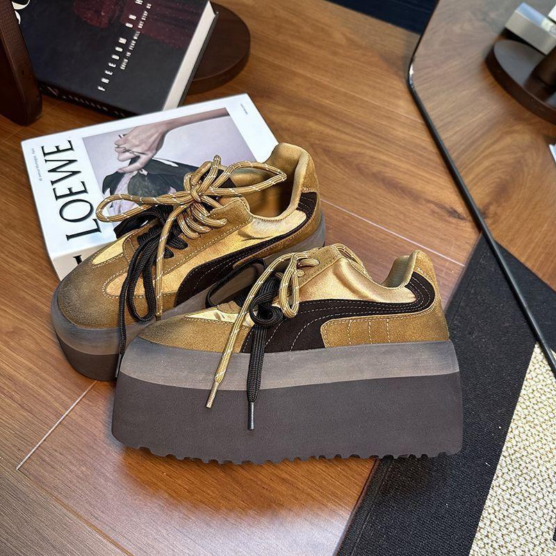Retro polierte Muffin-Plateauschuhe deutsche Trainingsschuhe Damen neue vielseitige kleine höhenerhöhende lässige Board-Schuhe