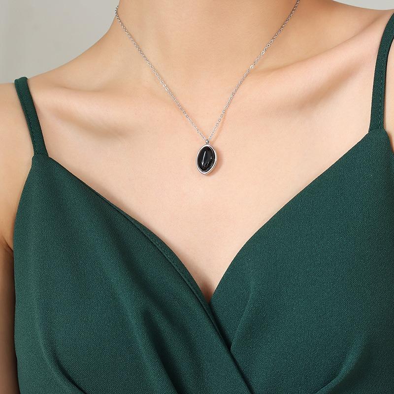 Palace style retrofashion niche stylesense of design cat's eye stone pendant clavicle chain titanium steel necklace