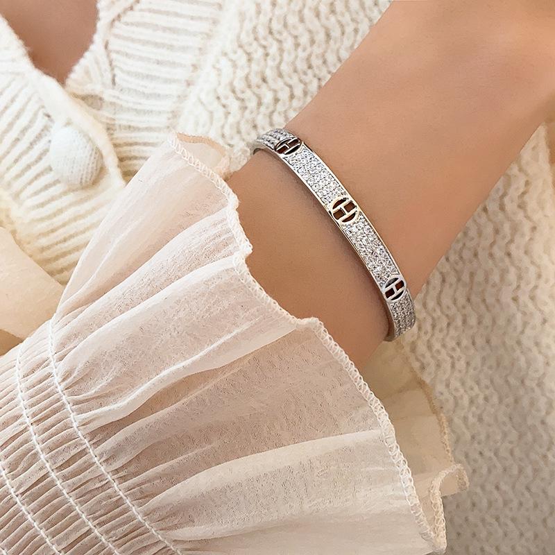 Zircon Metal 'H' Style Bracelet: Elegant, Versatile, and Fashion-forward Jewelry for Women.