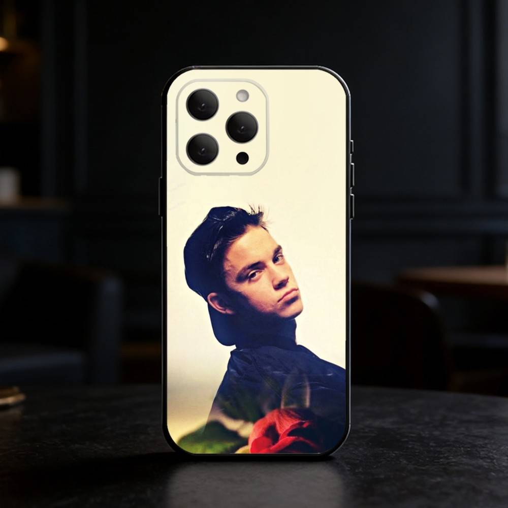 Singer R-Robbie W-Williams Phone Case For iPhone 17,16,15,14,13,12,11 Plus,Pro,Max,Mini Silicone Black Soft Cover