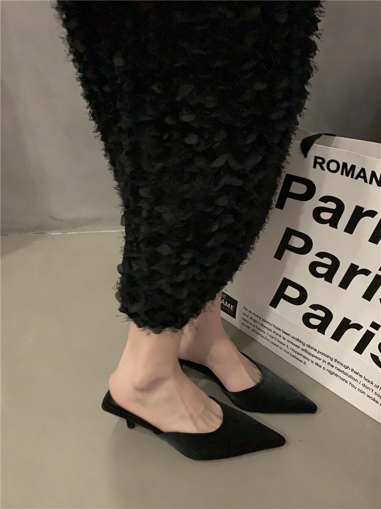 Franska tunna klackar väska huvud halvtofflor dam sommarplagg 2025 sommar nya spetsiga högklackade fé coola tofflor