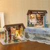 Exquisites Puppen-Miniatur-Holzhaus-Studio-Set mit LED-Lichtern und Möbeln