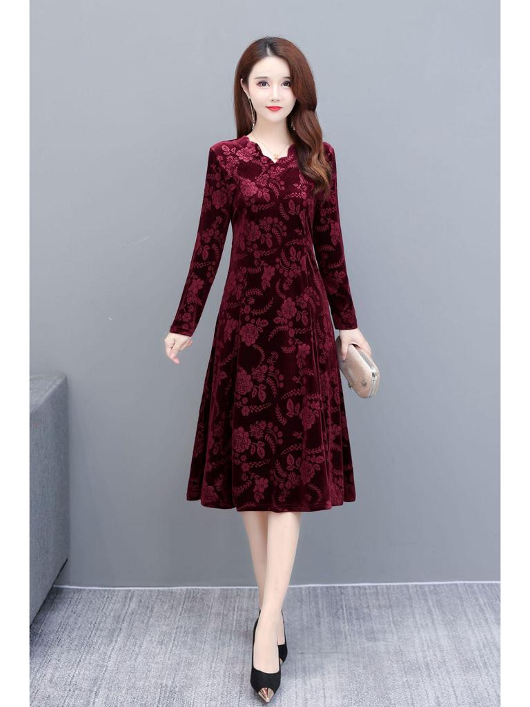 Plus Size Gold Velvet Mid-Length Dress - 2024 Autumn Style for Middle-Aged and Elderly Women