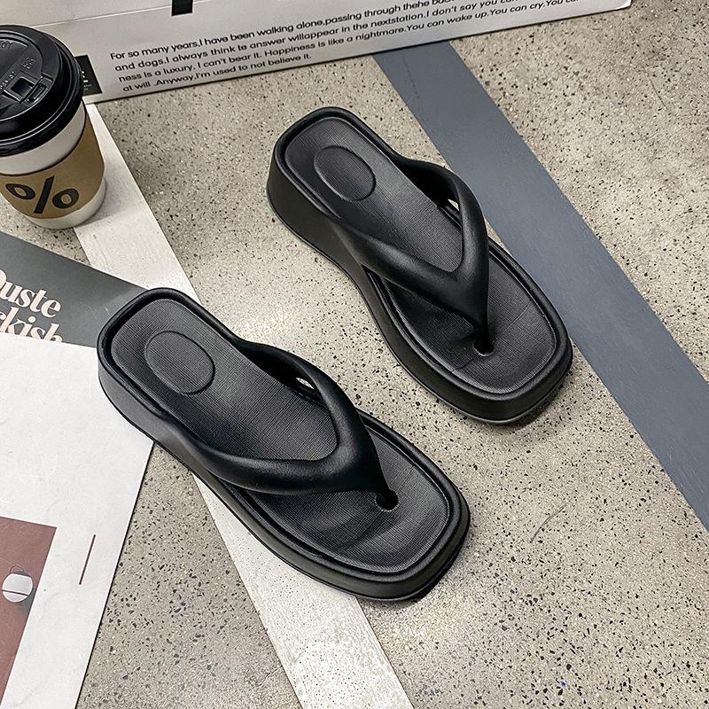 Flip-flops pinch feet casual slippers women's versatile outer wear new women's sandals bathroom