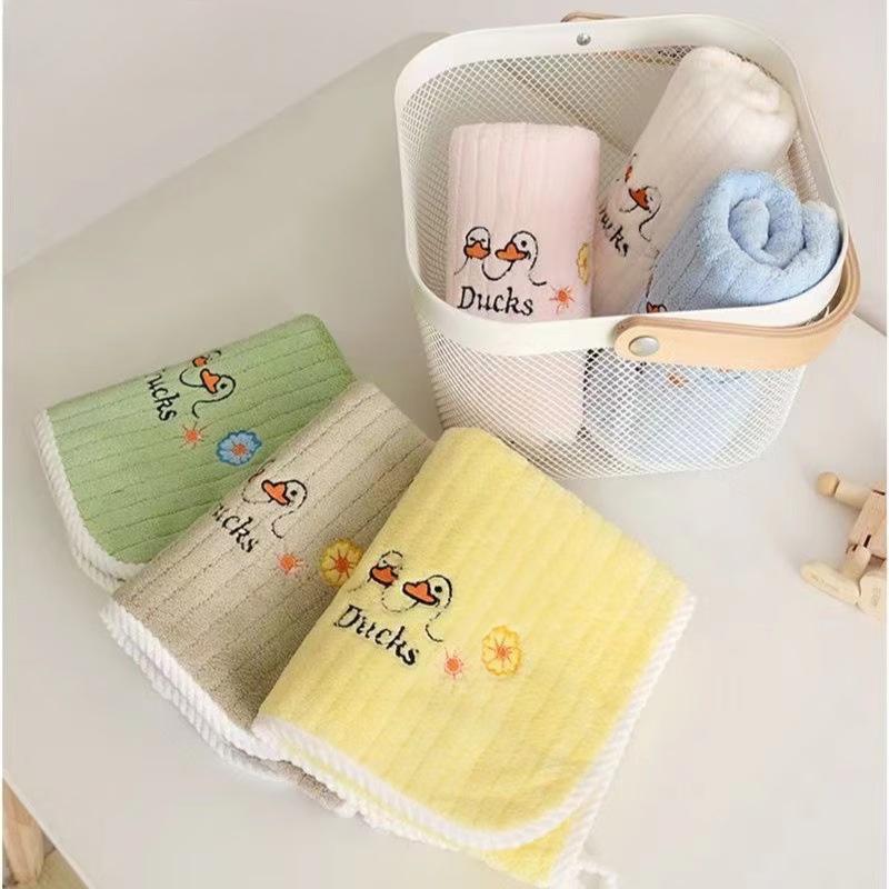 

Children s Swan Absorbent Non-Linting Face and Hand Towel 25*50cm розовый