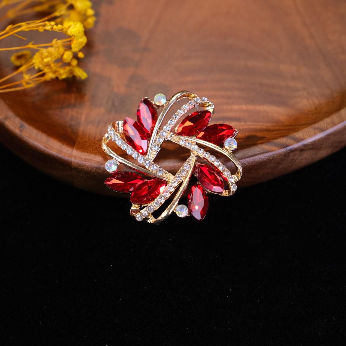 

Елегантна брошка зі стразами: Високоякісна японська та корейська мода кришталева шпилька для шарфа для жінок