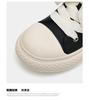 Sommerliche Damenschuhe mit dicker Sohle, die den Kopfbereich erhöhen und vielseitig einsetzbar sind – ideal für Freizeit und Sport.
