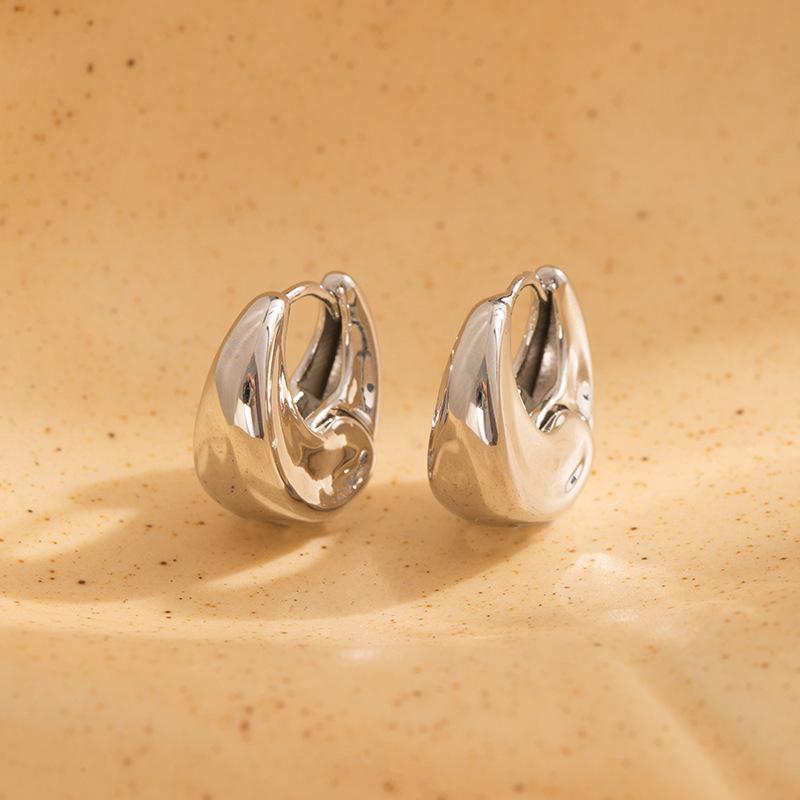 Silver Needle Geometric Heart Hoop Earrings - Retro & High-End Style for a Bold Look