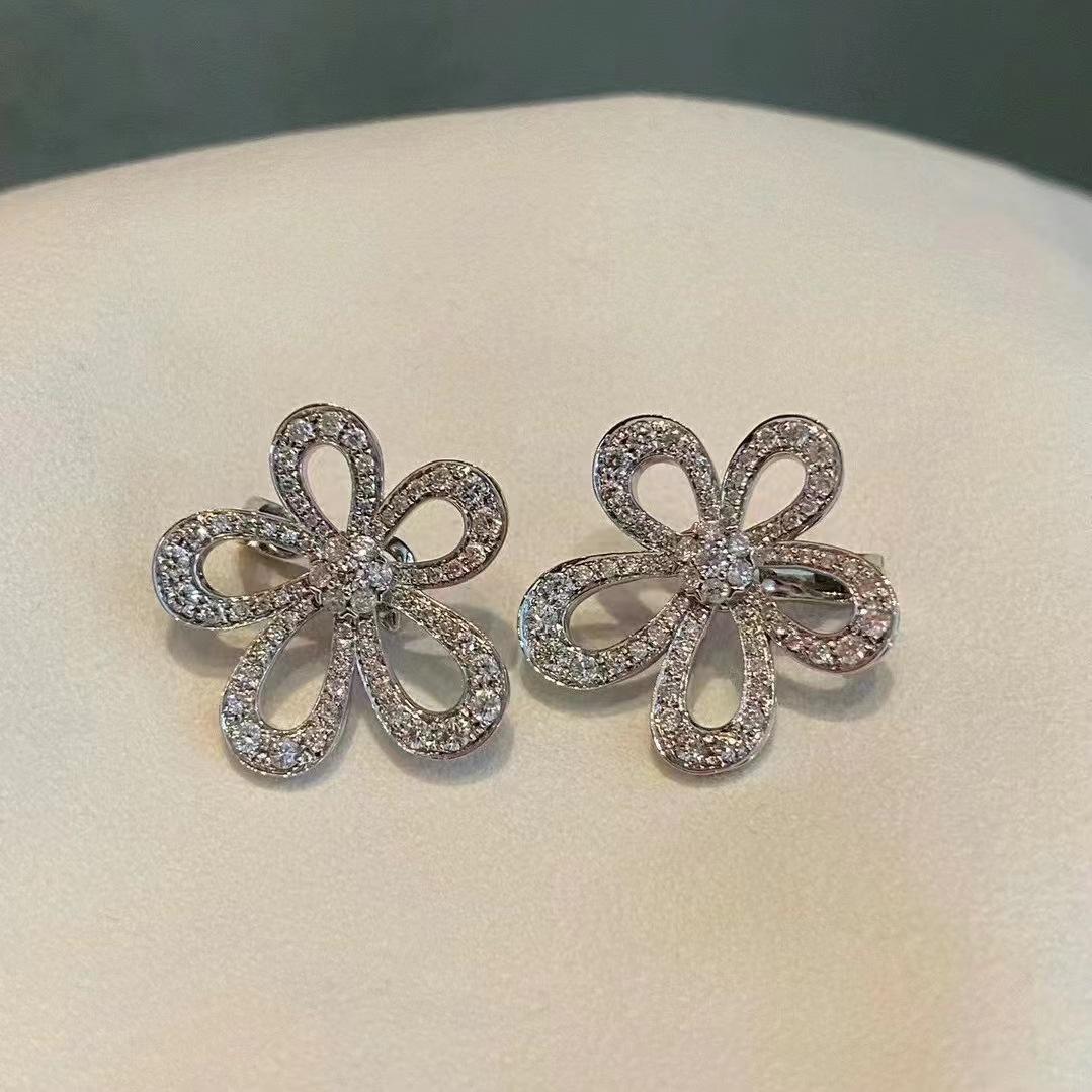 

Подвеска в виде подсолнуха с бриллиантами, цепочка на ключицу, женская, с четырьмя листьями крокодила, темперамент, универсальное ожерелье с подвеской