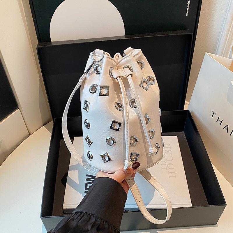 Bags Personalized Rivet Shoulder Bag Summer 2025 New Fashion Niche Versatile Ladies Trend Crossbody Bucket Bag