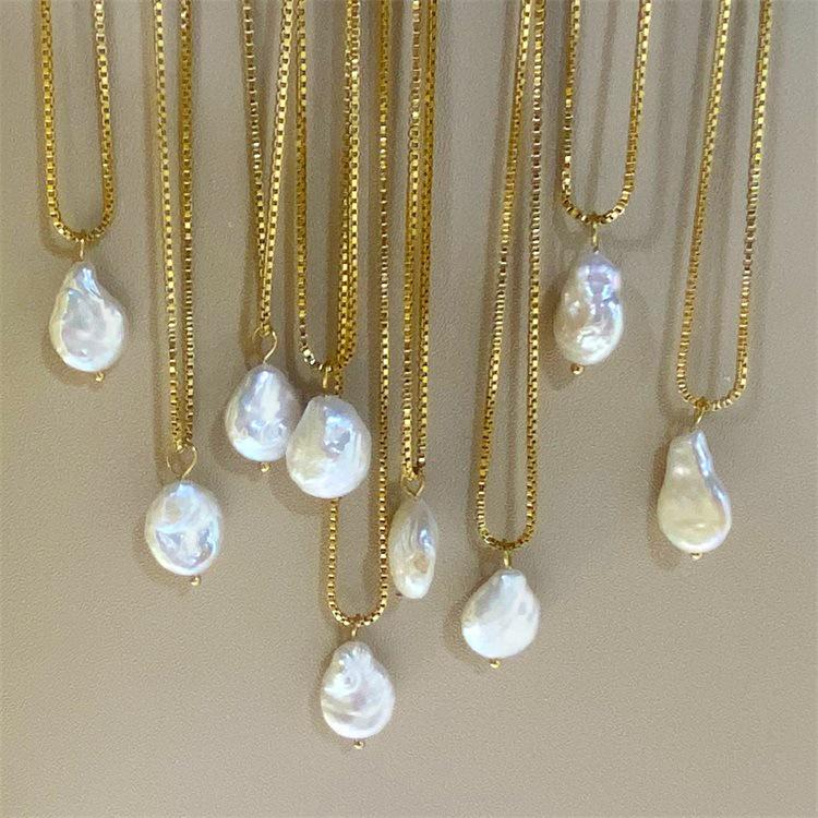 Stainless Steel Irregular Pearl Necklace: Retro Clavicle Chain with Versatile, Chic Design