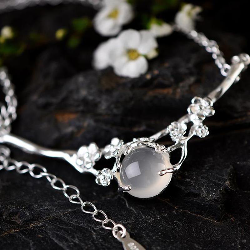 Designer Original Craft Irregular Plum Blossom Egg Round Pendant Necklace Retro Aristocratic Charm Women'S  Jewelry