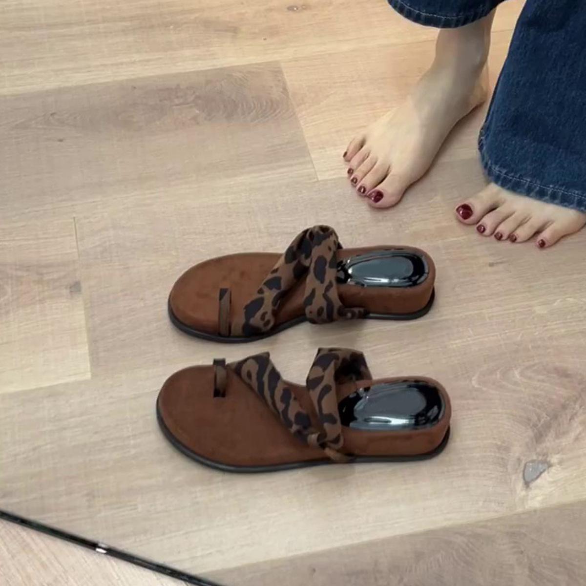 

Sheepskin version~ thick-soled set of toes with slippers, wearing retro leopard print cool slippers, round head temperament sandals 40