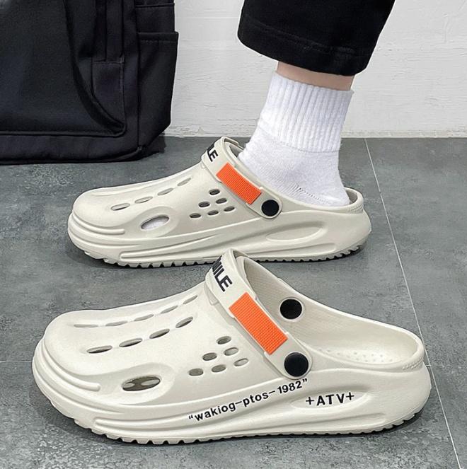 Men's Clogs Slip-on Closed Toe Sandals Soft Sole Walking Shoes Summer Outdoor Garden Shoe Beach Sandals