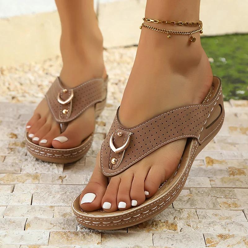 Fashion Metal Decor Wedge Flip Flops for Women Summer Fashion Clip Toe Platform Slippers Woman Lightweight Non Slip Beach Slides Sandals