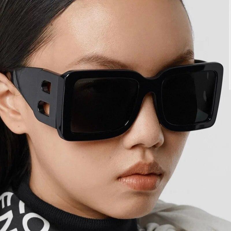 Damesolbriller Damer Trendy Designer Firkantede Solbriller menn Klassisk Svart Luksus Retro B-Dekorative Nyanser Briller