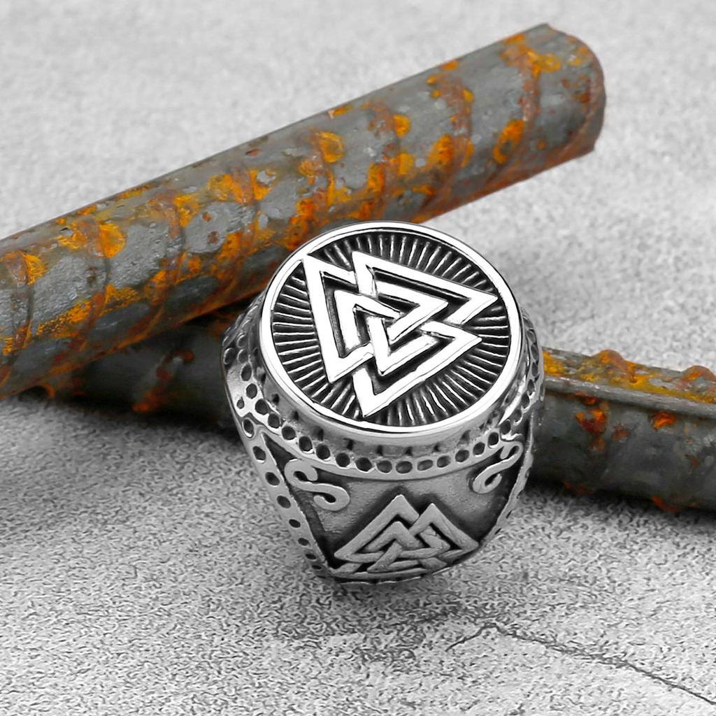 Europäischer und Amerikanischer Wikinger Odin Dreieck Logo Kraft Runen Ring Edelstahl Herren Amulett Jugend Mode Ring Schmuck