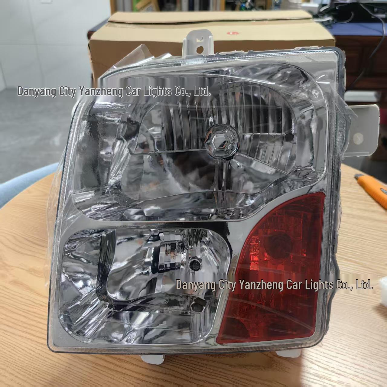 

Фары для грузовиков Dongfeng Tianjin Поколение 1 3772010-C1100/3772020-C1100 Right Headlight